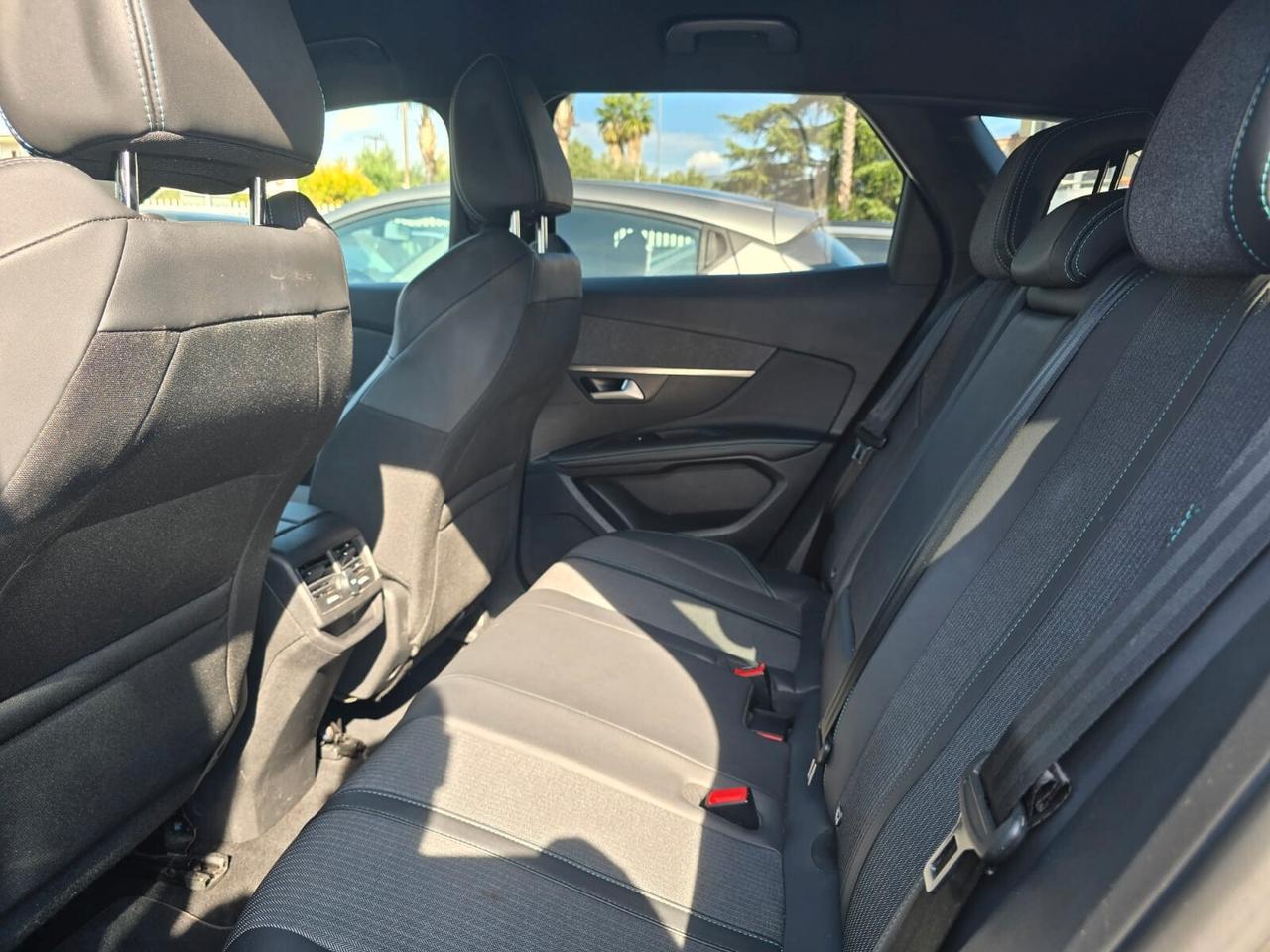 PEUGEOT 3008 EAT8 130CV ALLURE PACK FULL