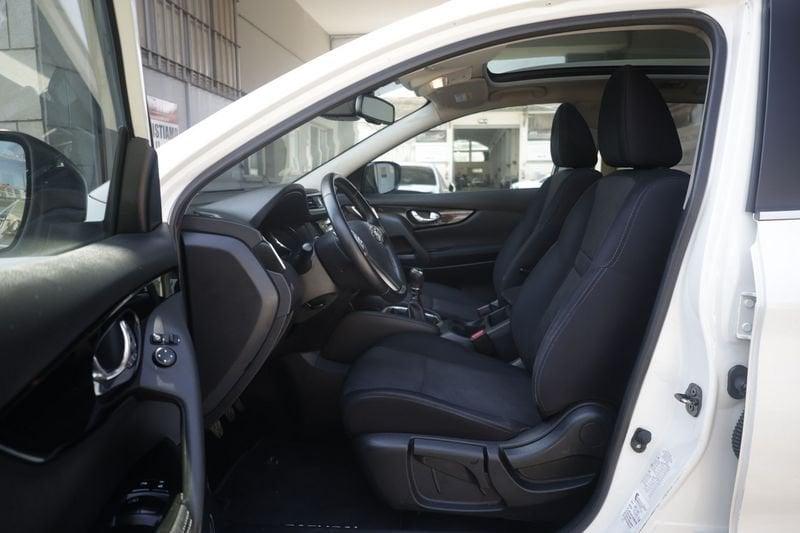 Nissan Qashqai Nissan Qashqai 1.5 110 dCi N-Connecta ANNO 2017