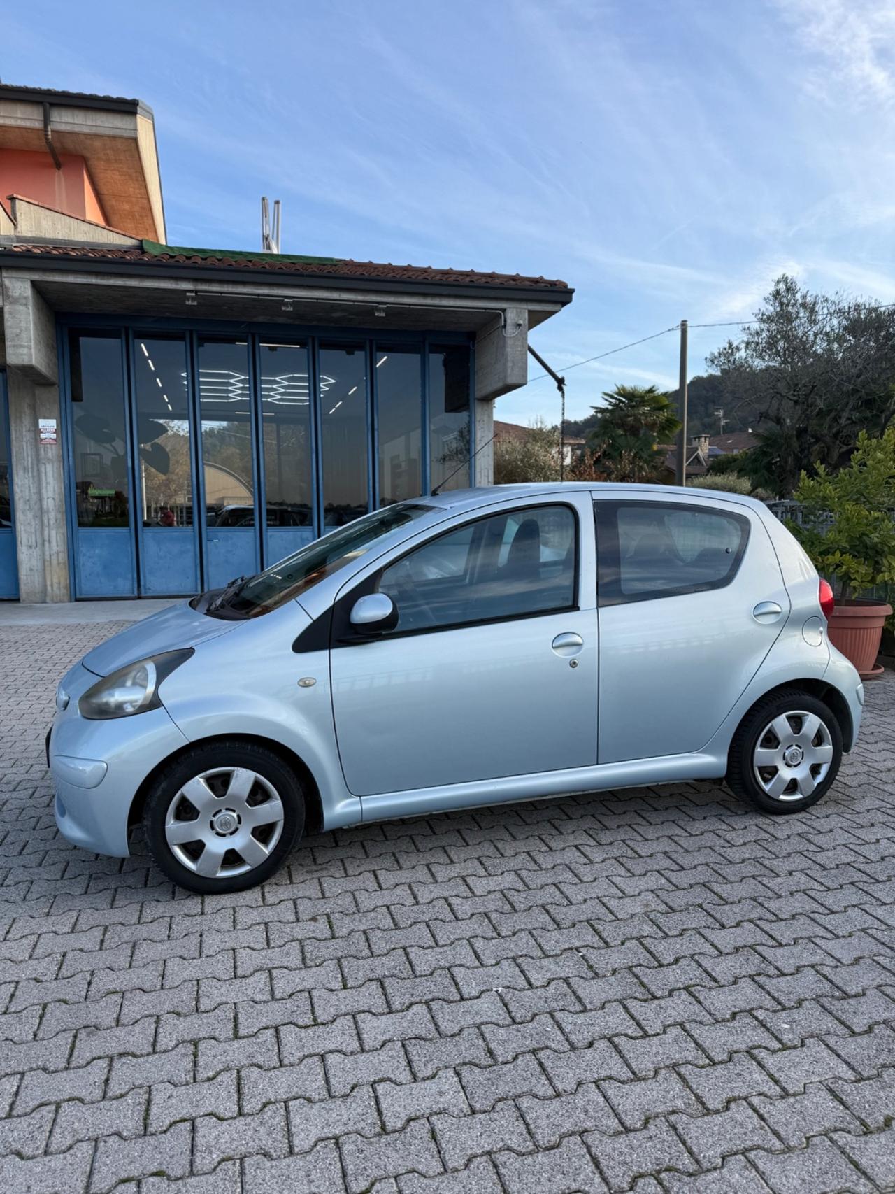 Toyota Aygo 1.0 12V VVT-i 5 porte Sol