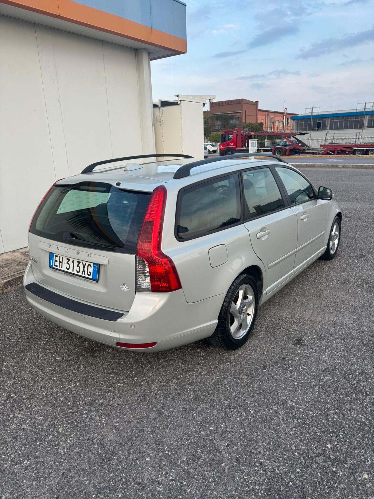Volvo V50 D2 R-design