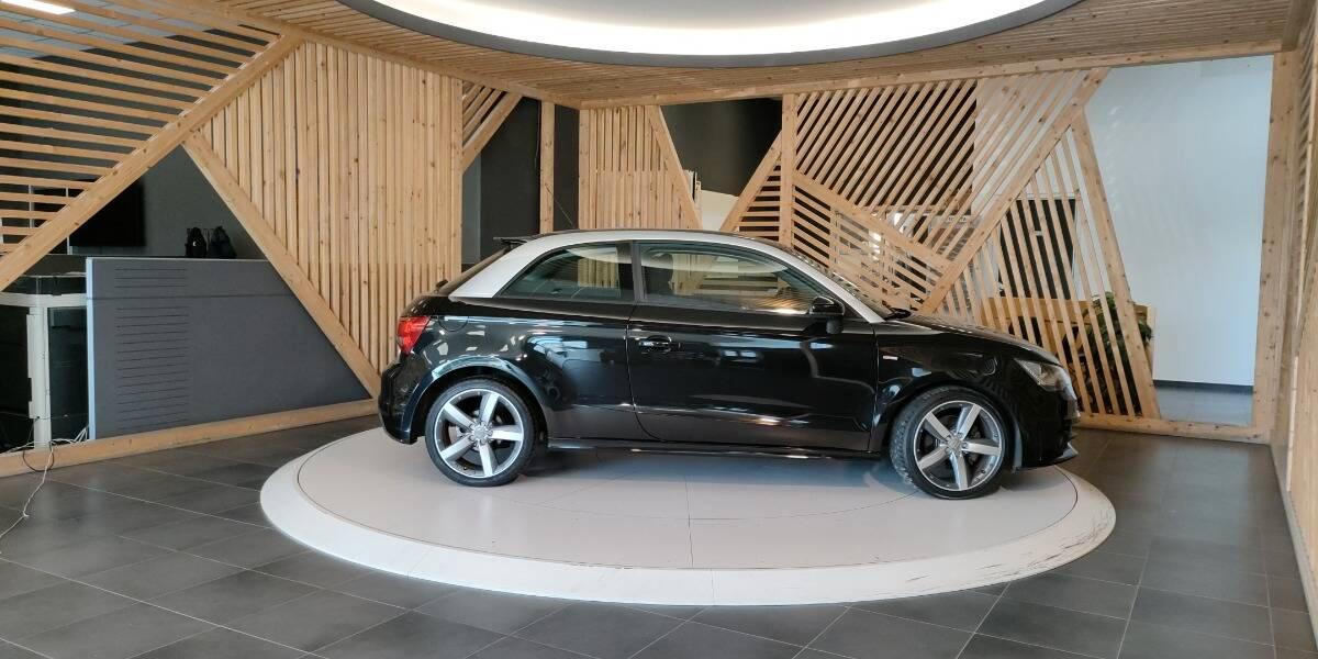 Audi A1 1.6 tdi Attraction 105cv