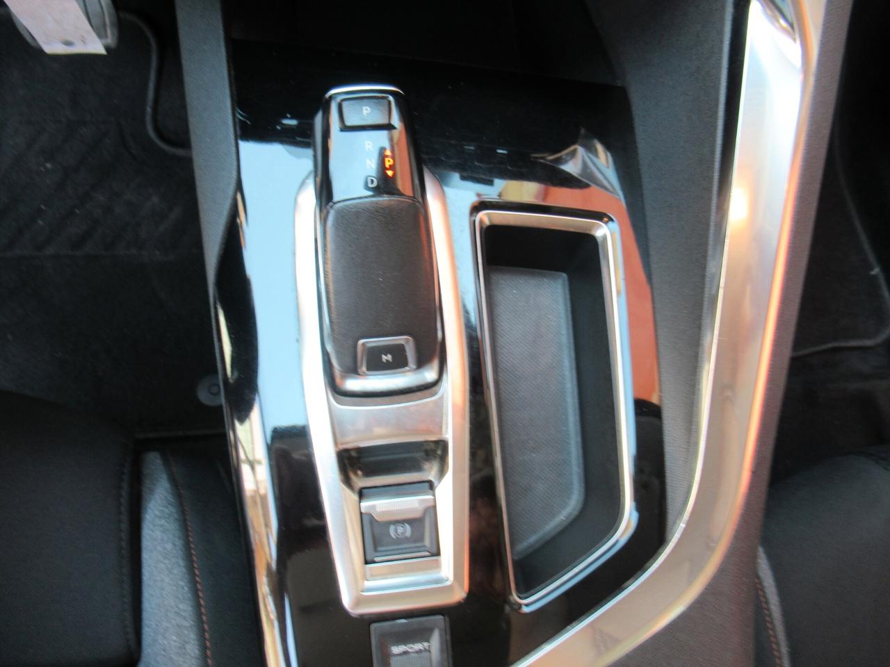 Peugeot 3008 BlueHDi 130 S&S EAT8 Business