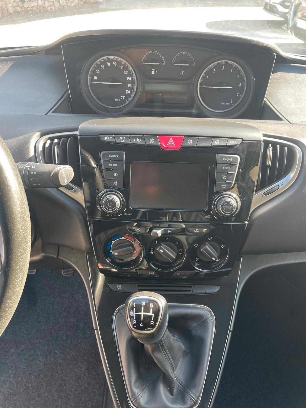 Lancia Ypsilon 1.2 69 CV 5 porte Gold