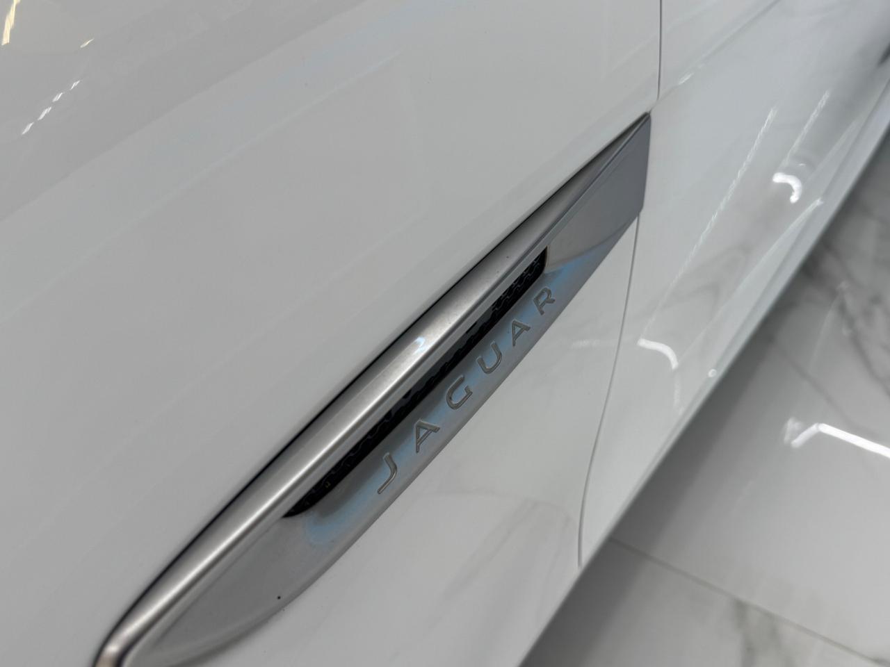 Jaguar XE 2.0 D 240 CV AWD aut. R-Sport