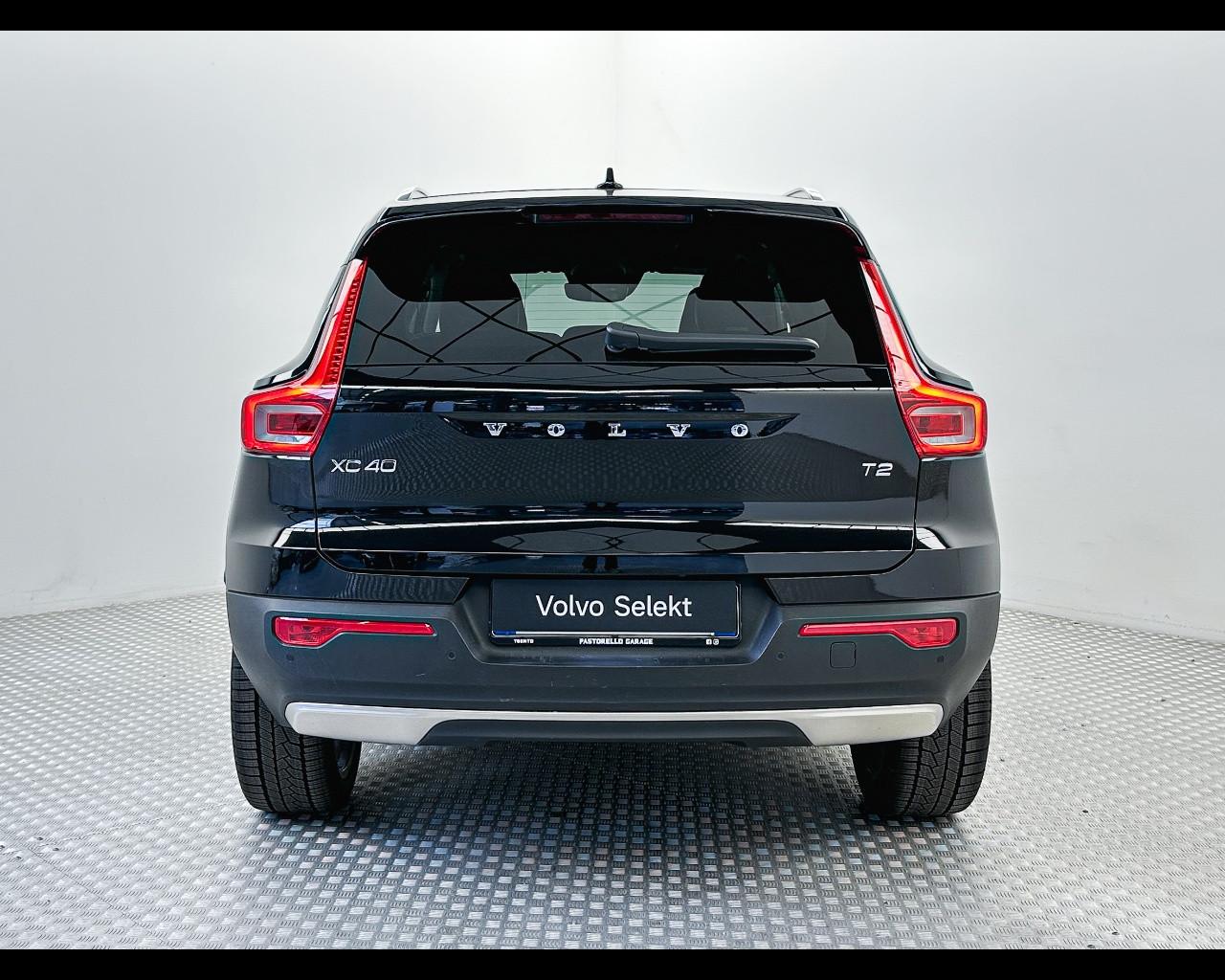 VOLVO XC40 (2017-->) - XC40 T2 Geartronic Momentum Pro N1