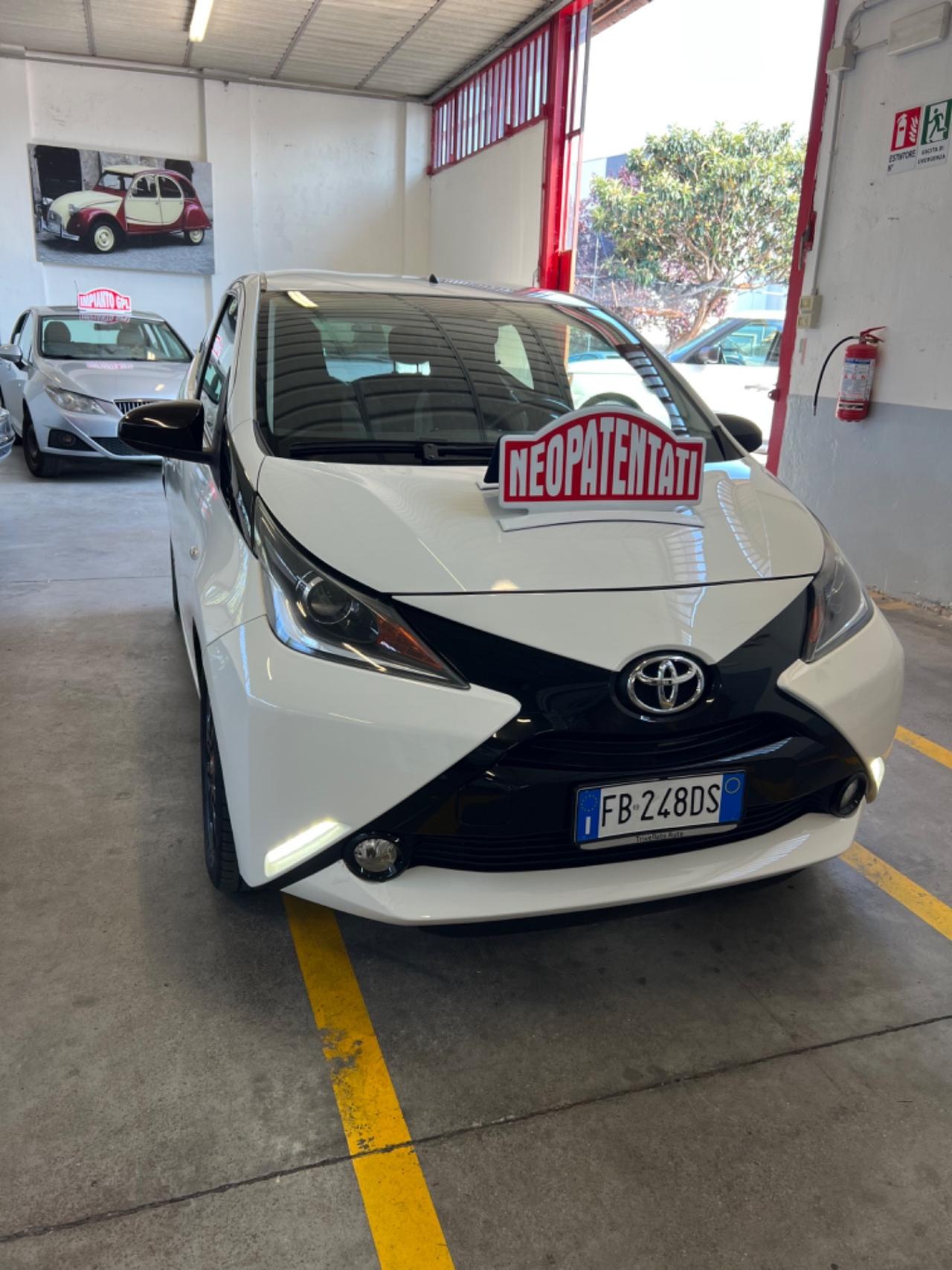 Toyota Aygo 1.0 VVT-i 69 CV 5 porte x-cite MMT