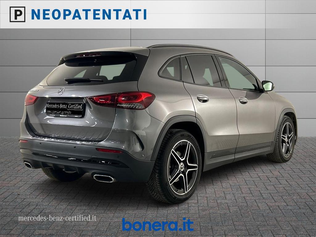 Mercedes GLA 180 180 D Premium 8G-DCT
