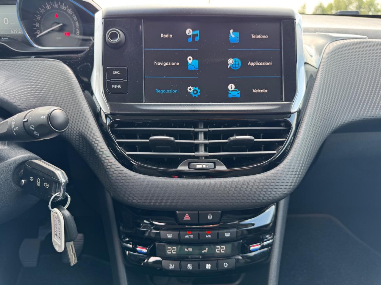 Peugeot 2008 1.2 Turbo Benzina 110 cv EURO 6B NEOPATENTATI