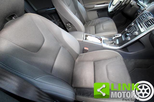 VOLVO XC60 D3 Geartronic R-design Momentum