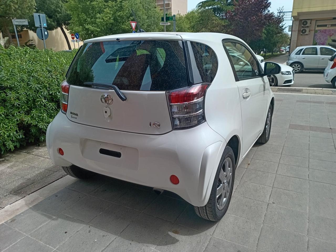 Toyota iQ 1.0