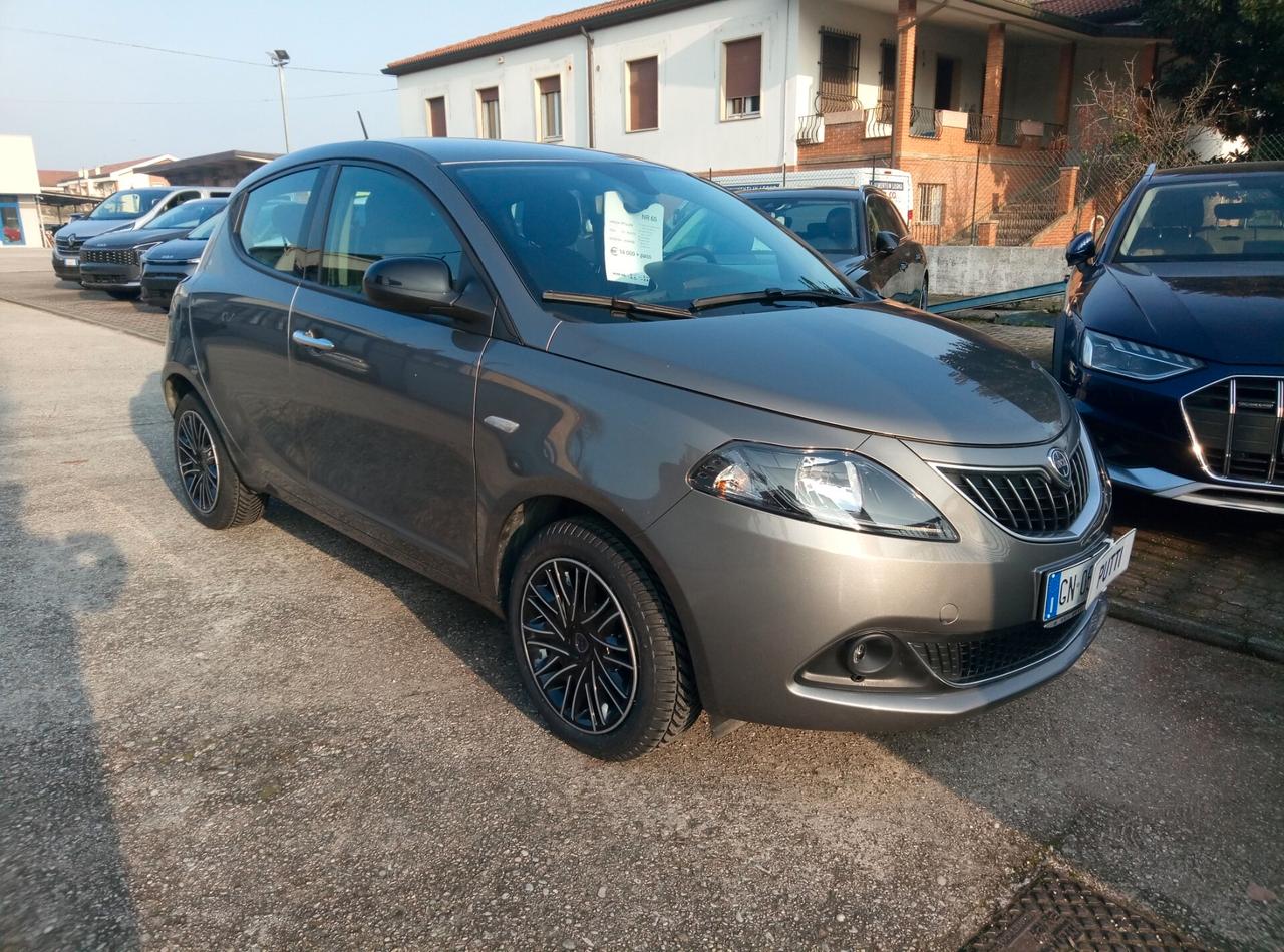 Lancia Ypsilon 1.0 FireFly 5 porte S&S Hybrid Gold