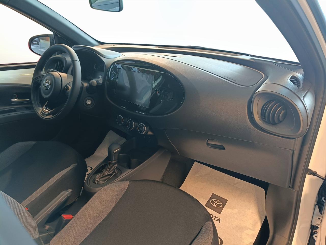 TOYOTA Aygo X 1.0B ACTIVE S-CVT - MY24
