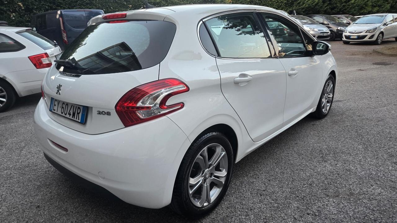 Peugeot 208 PureTech 82 5 porte Allure Neopatentati