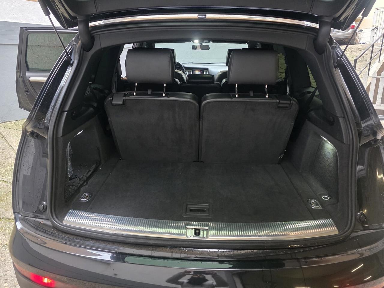 AUDI Q7 3.0 TDi S line- 7 POSTI