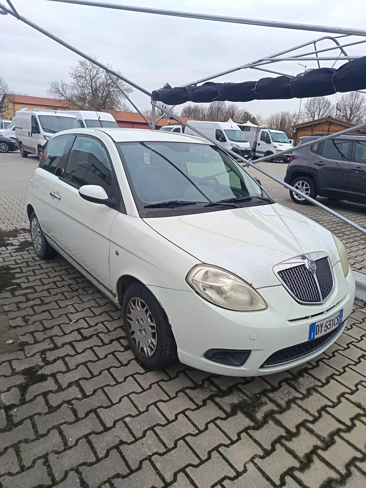 Lancia Ypsilon 1.4 gpl Argento