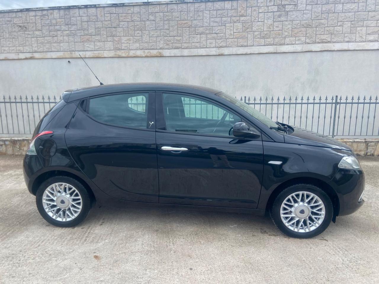 Lancia Ypsilon 1.2 69 CV 5 porte Platinum