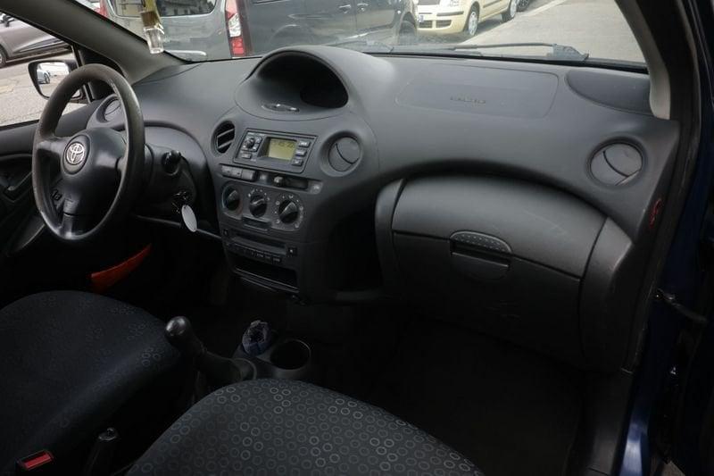 Toyota Yaris TOYOTA Yaris 1.0 16V CAT 5P SOL BLUE 48KW ANNO 2003