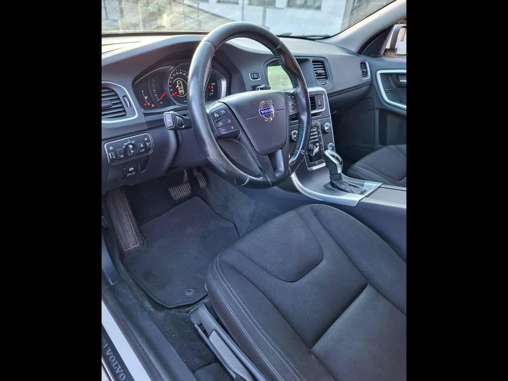 Volvo V60 2.0 D3 Momentum Geartronic