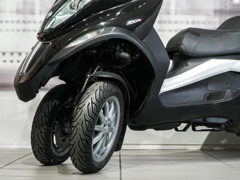 Piaggio MP3 300