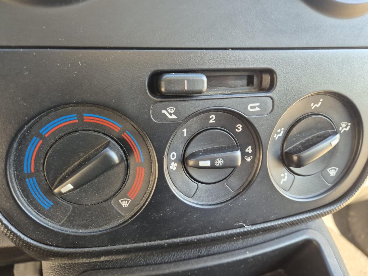 Peugeot Bipper Tepee 1.3 HDi 75 FAP Outdoor