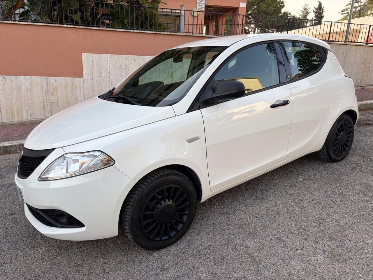 Lancia Ypsilon 1.0 FireFly benz ideale per neopate