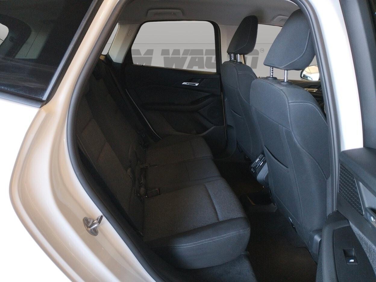 BMW 220 i Active Tourer mhev 48V auto