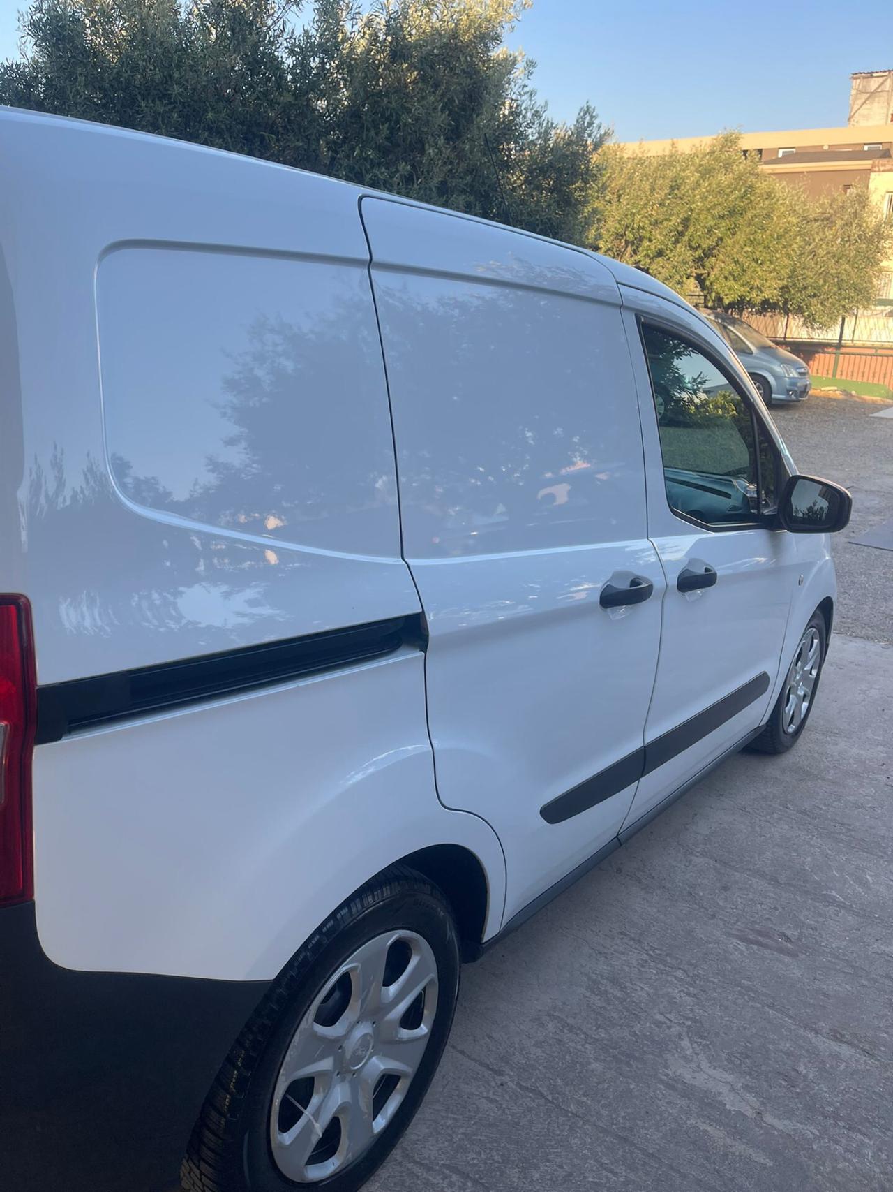 Ford Transit Courier 1.5 TDCi 75CV Van Titanium