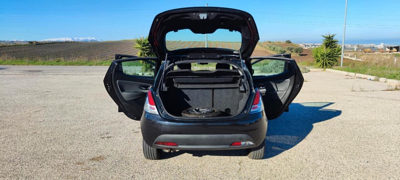 Lancia Ypsilon 1.2 69 CV 5 porte GPL Ecochic Platinum