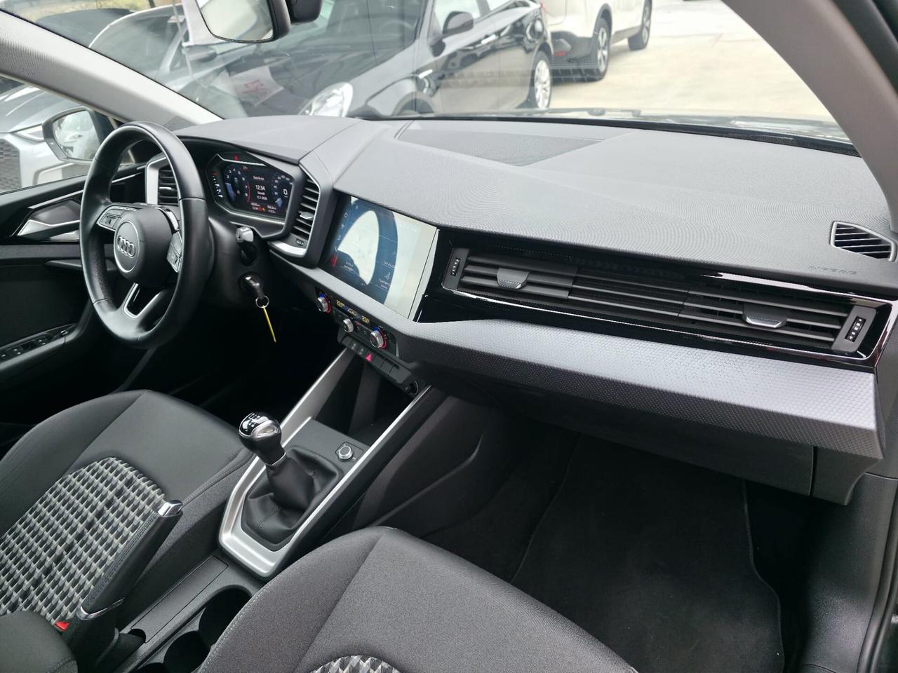 Audi A1 citycarver 35 TFSI Identity Contrast