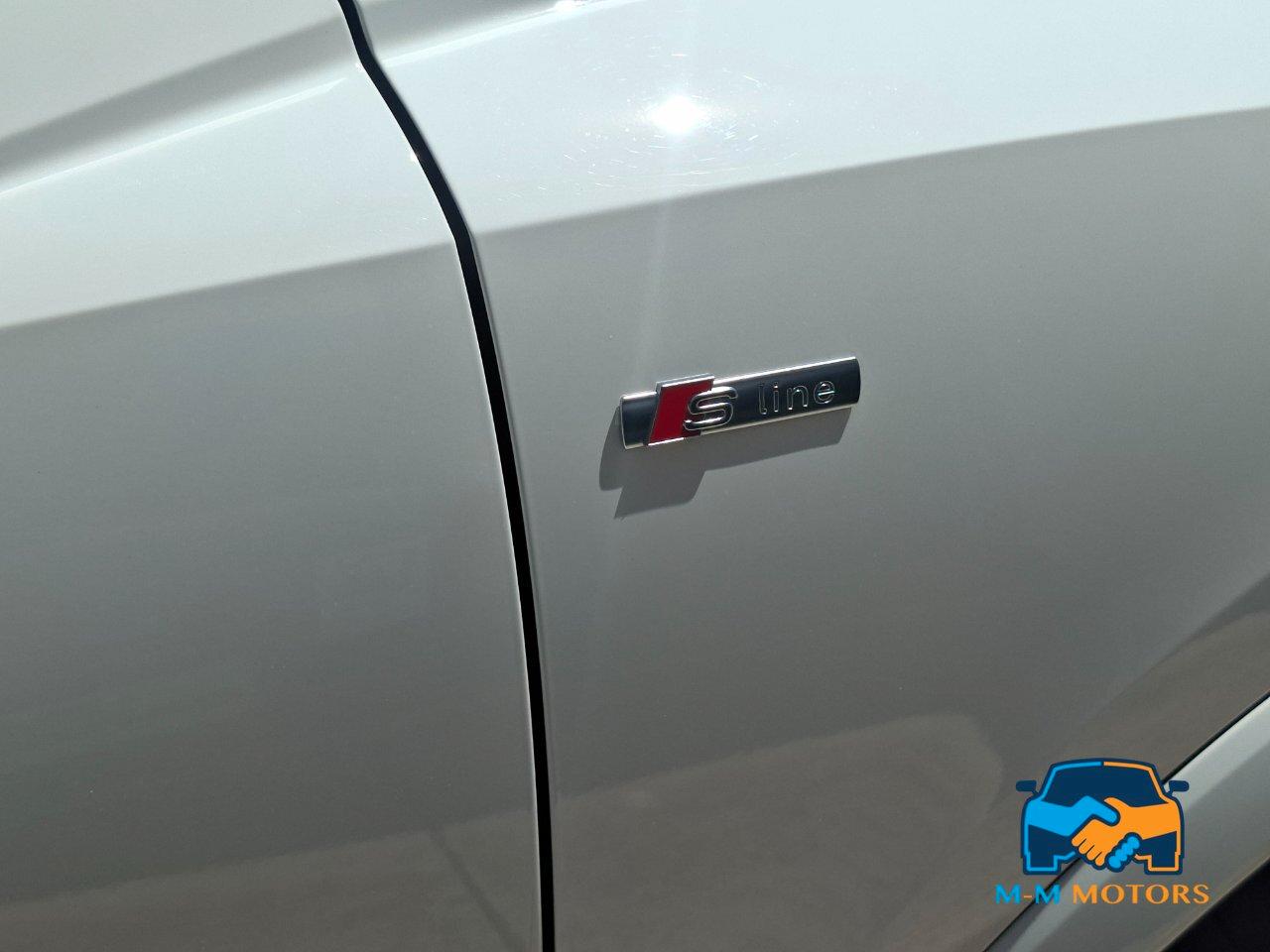 Audi Q3 40 2.0 tfsi Identity Black quattro s-line