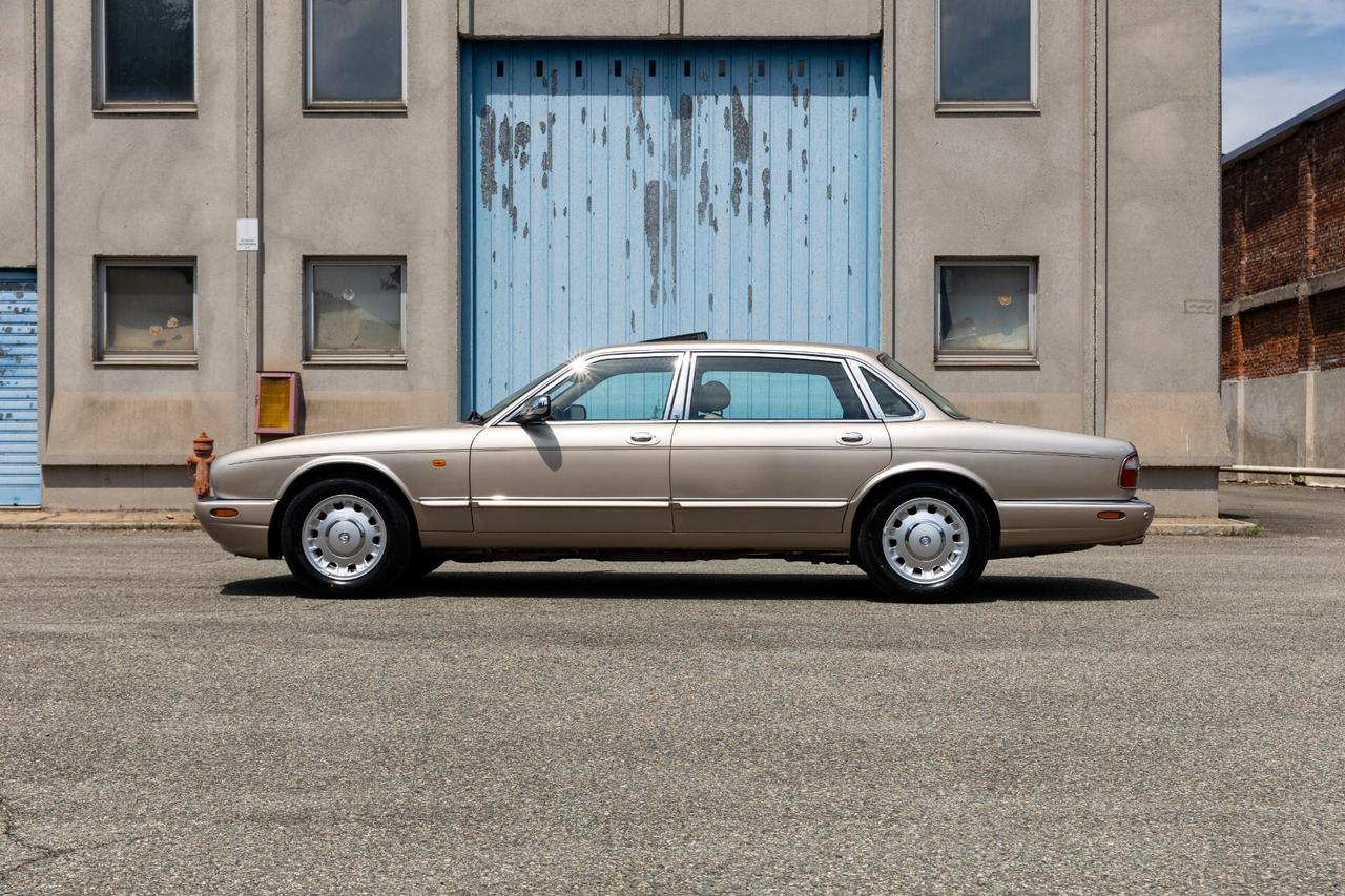 Daimler Super V8 XJ X300* LWB * Topaz con interni Cashmere* Meravigliosa*