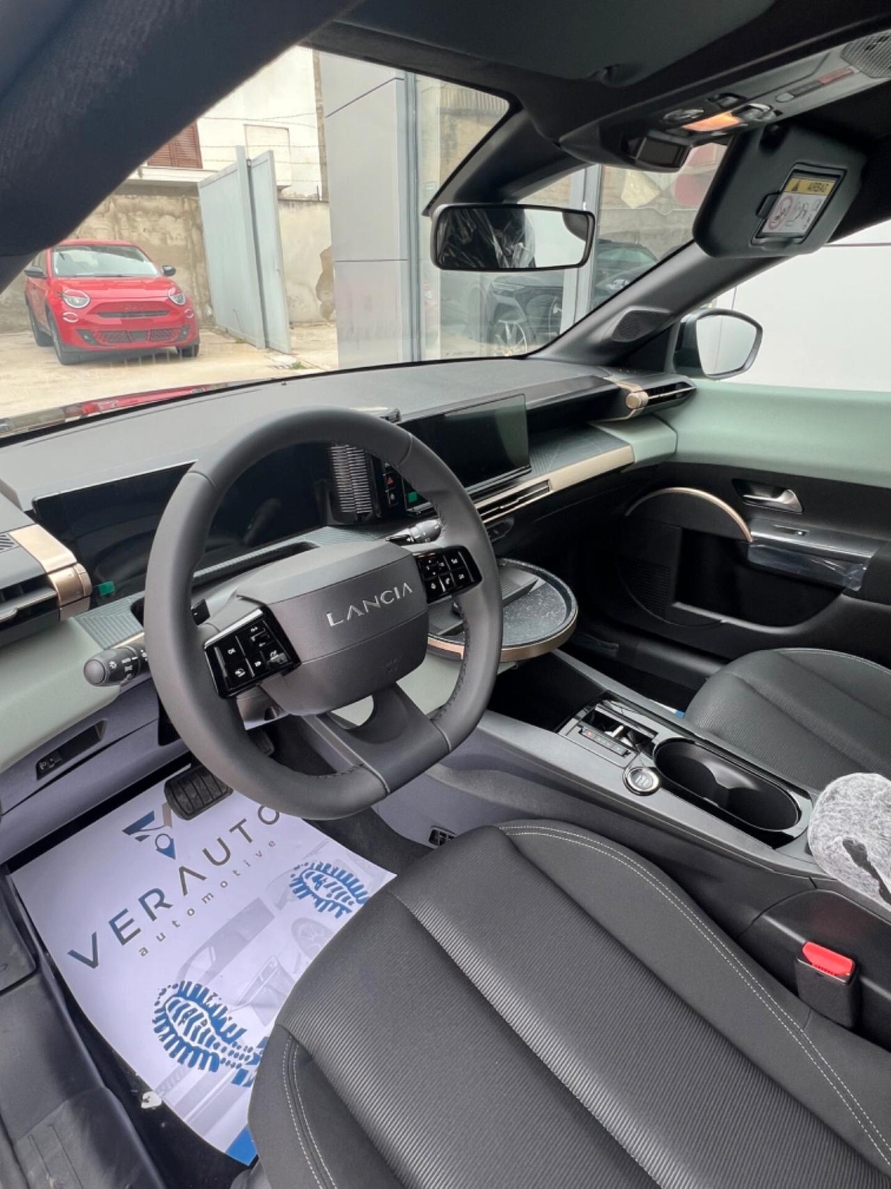 Lancia Ypsilon 1.2 mhev e-dct possibilità noleggio no scoring