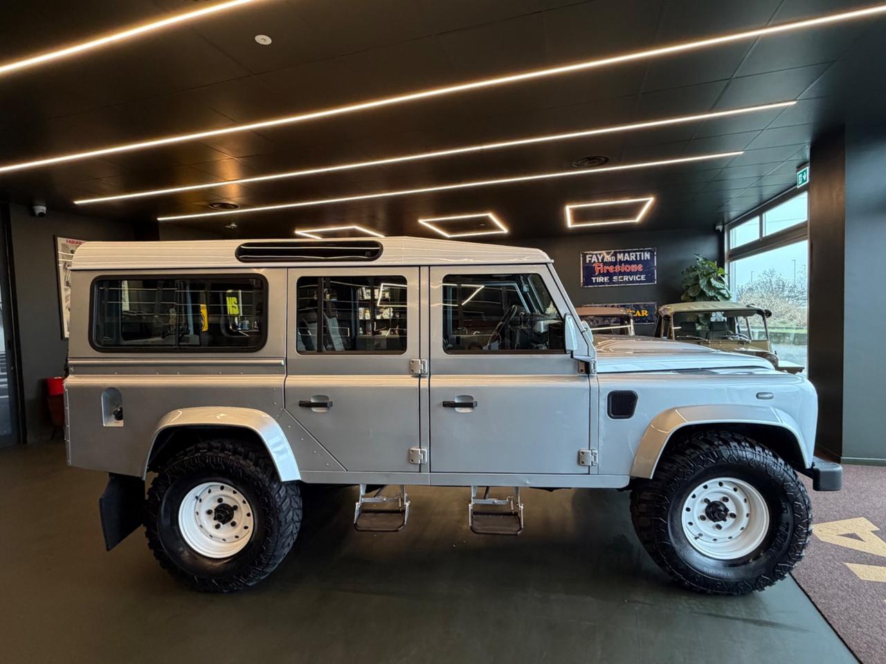 Land Rover Defender 110 2.4 TD4 Station Wagon SE