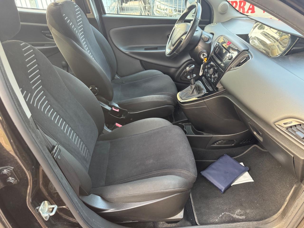 Lancia Ypsilon 1.2 69 CV 5 P garanzia 12 mesi