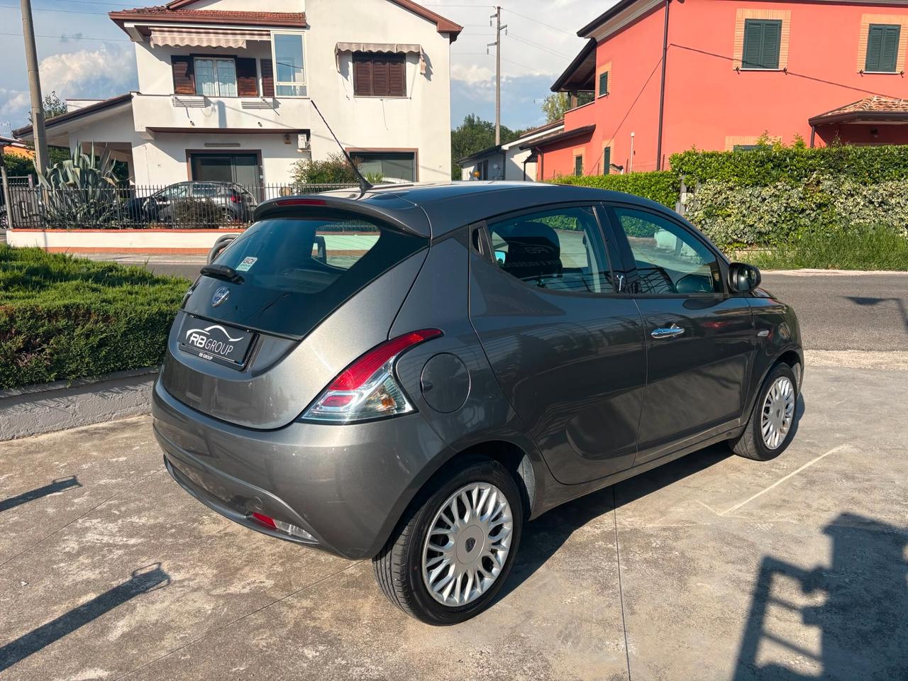 Lancia Ypsilon 1.2 69 CV 5 porte Silver