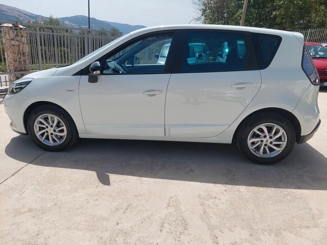 Renault Scenic XMod 1.5 dCi 110 CV Limited