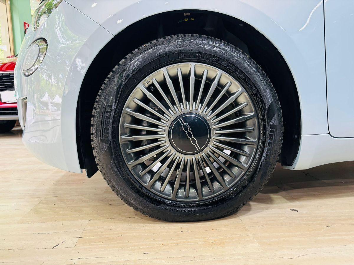 Fiat 500 E 100% elettrica La Prima My'21
