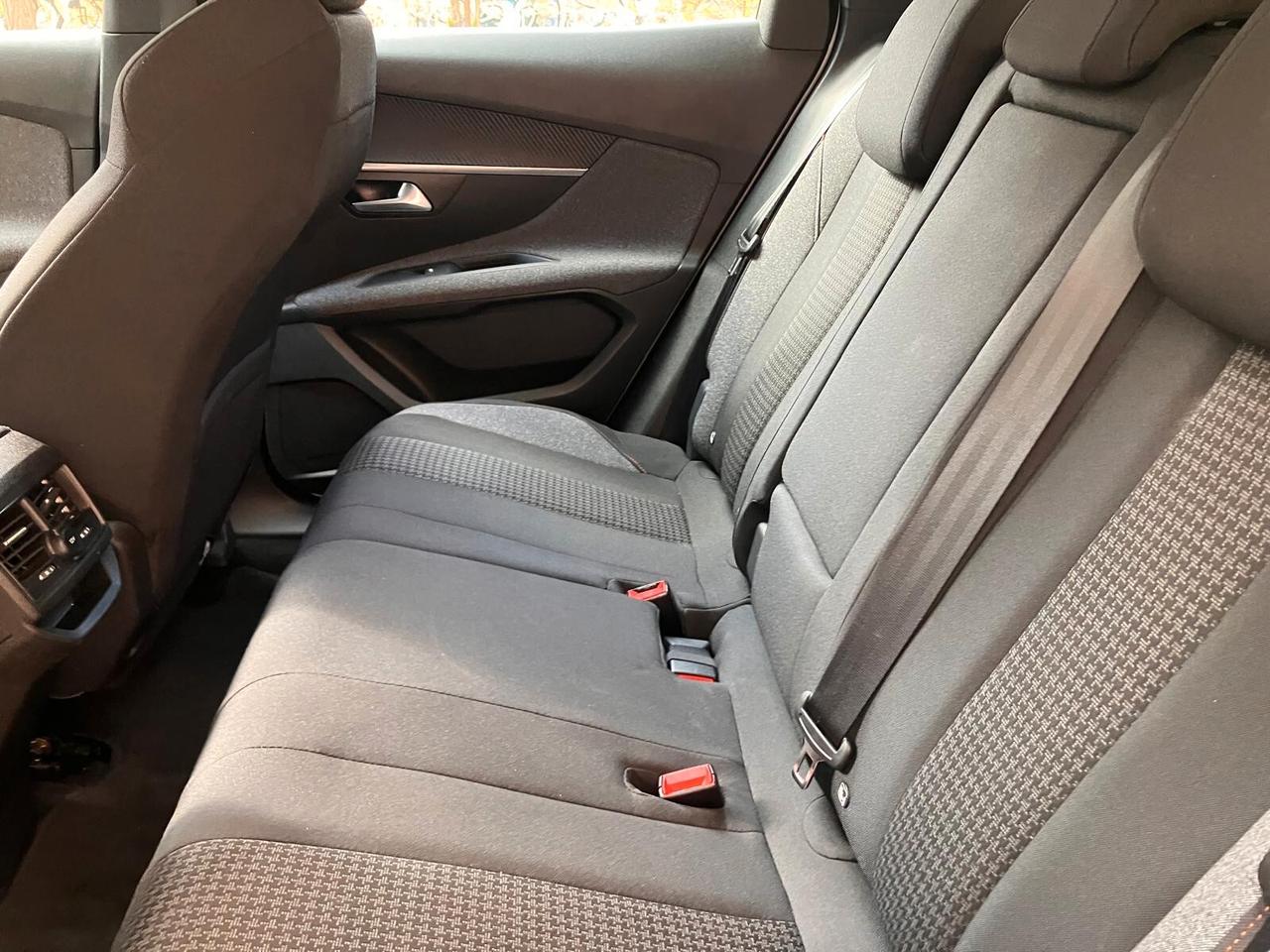 Peugeot 3008 BlueHDi 130 S&S EAT8 Active Pack