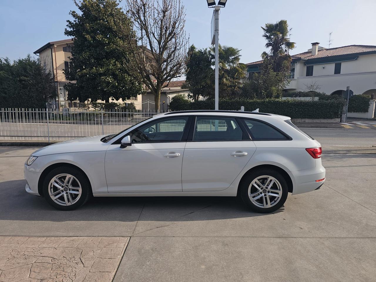 Audi A4 Avant 2.0 TDI clean diesel Business