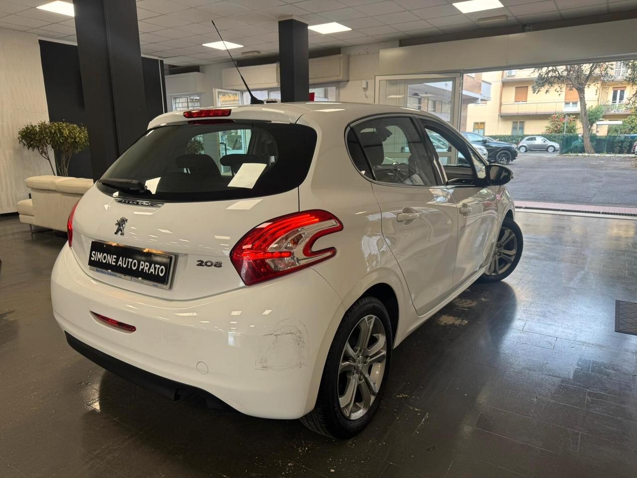 Peugeot 208 1.4 HDi 68 CV 5 porte Allure