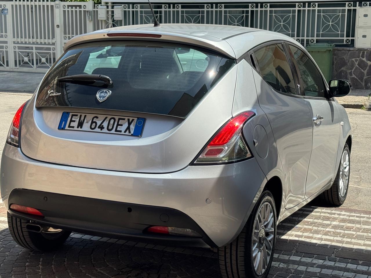 Lancia Ypsilon 1.2 69 CV 5 porte S&S Silver