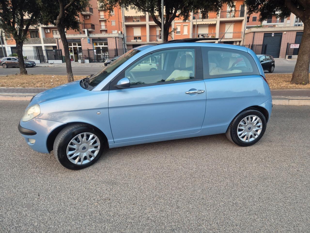Lancia Ypsilon 1.3 MJT 69 CV Platino tetto apribileeeee