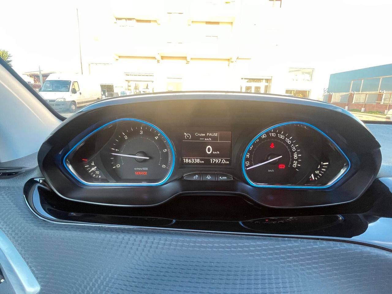 Peugeot 2008 1.6 e-HDi 92 CV Stop&Start Urban Cross