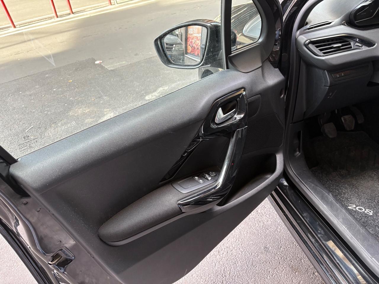 Peugeot 208 BlueHDi 100 5 porte Allure