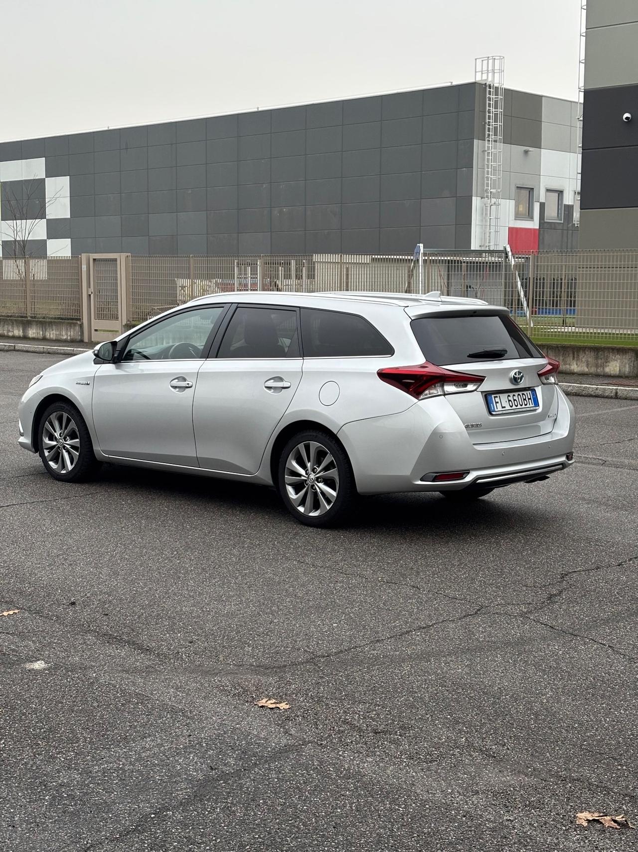 Toyota Auris Touring Sports 1.8 Hybrid Lounge