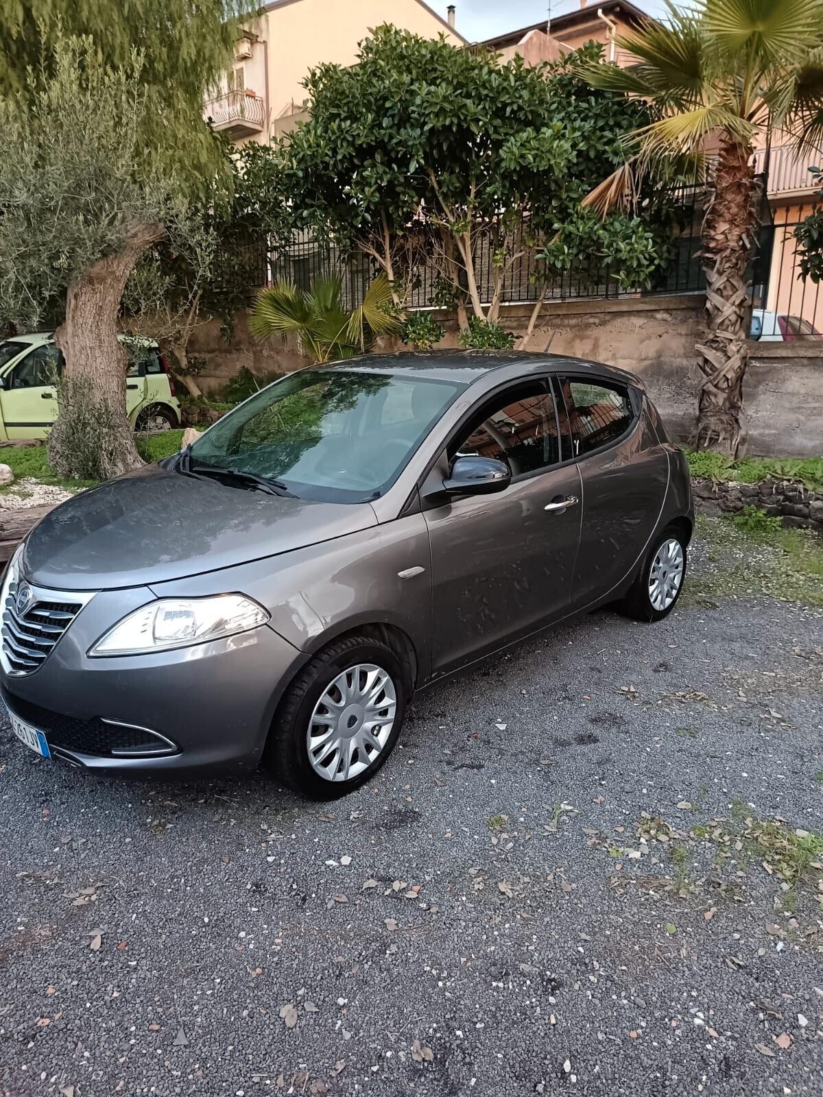 Lancia Ypsilon 1.2 69 CV 5 porte Gold