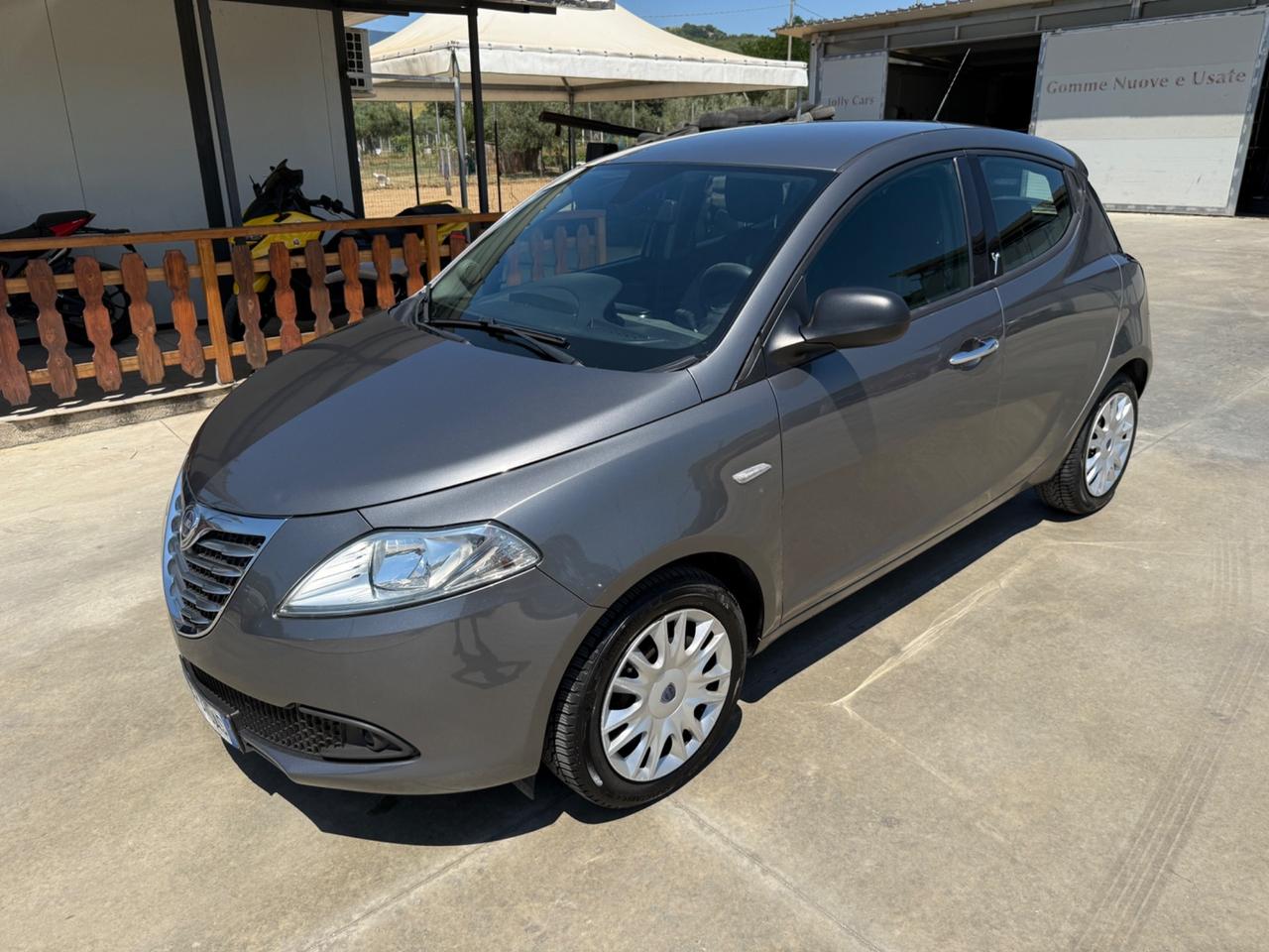 Lancia Ypsilon 1.2 69 CV 5 porte Gold
