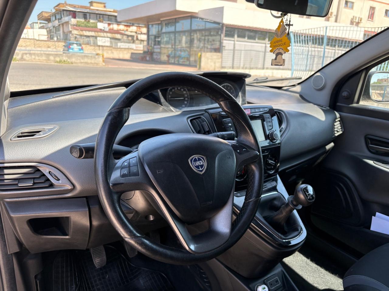 Lancia Ypsilon 1.2 69 CV 5 porte GPL Ecochic Silver
