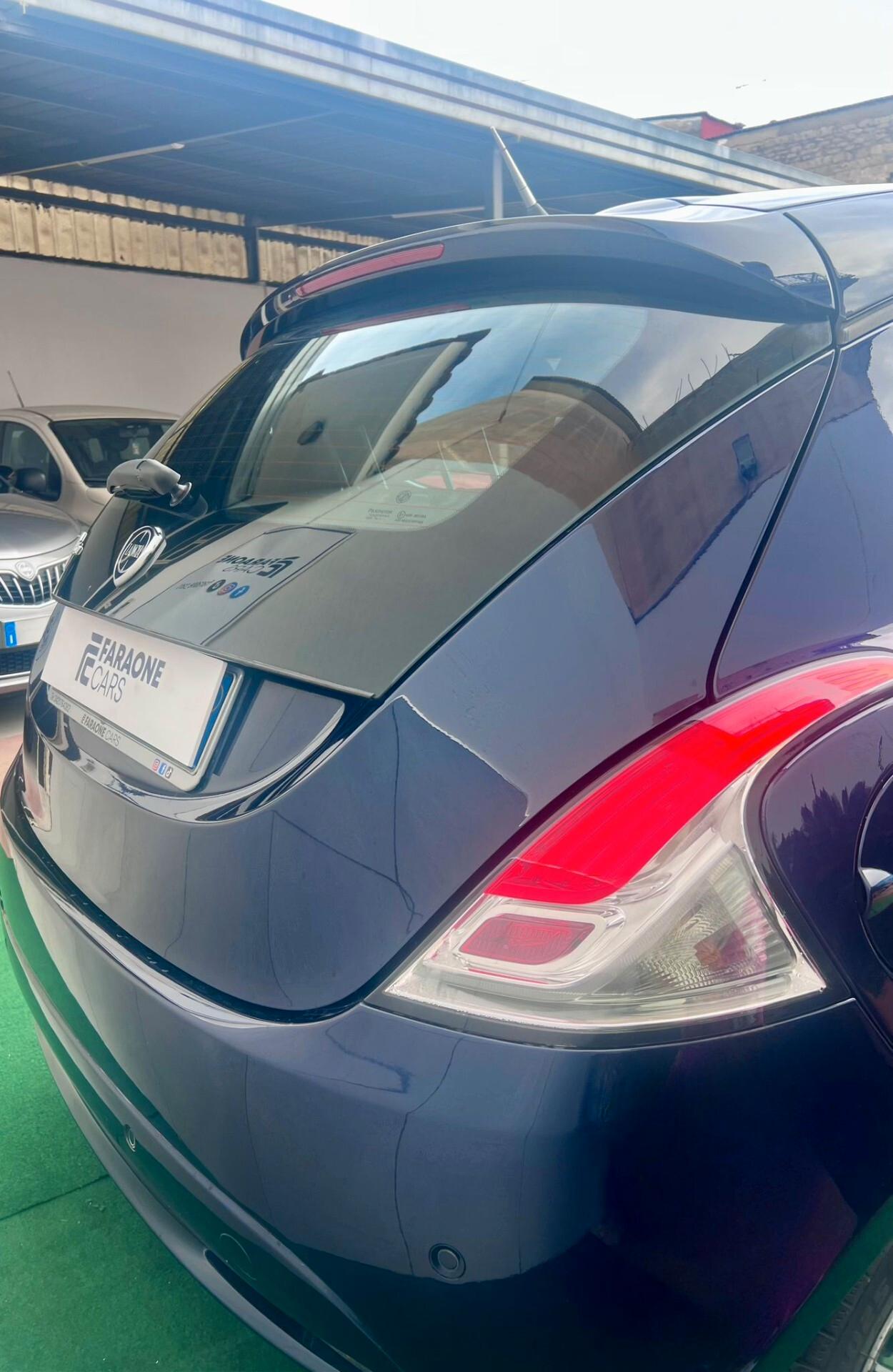 Lancia Ypsilon 1.2 69 CV 5 porte S&S Platinum