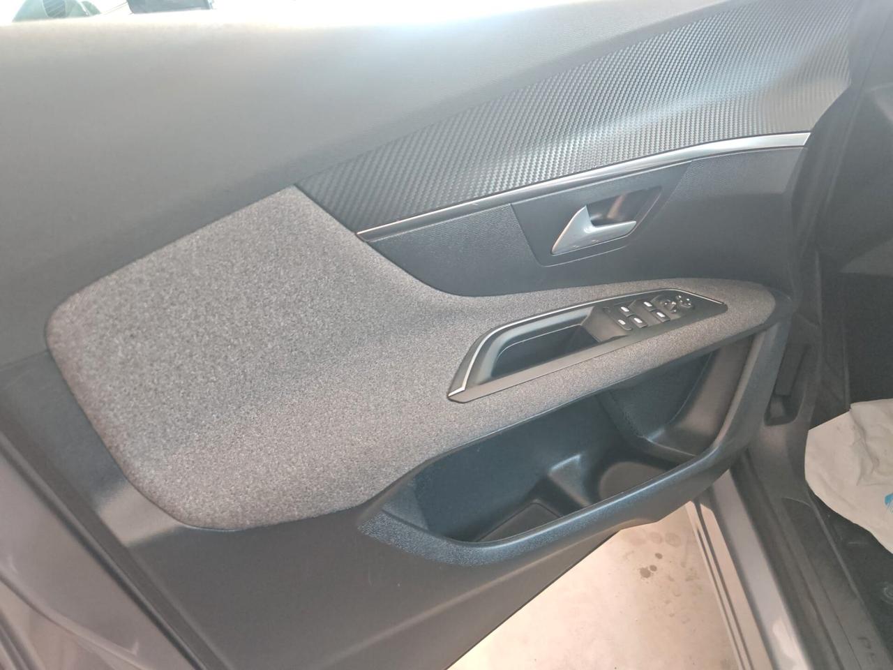 Peugeot 3008 1.5 130CV UNIPROPRIETARIO KM VERI GARANZIA 24 MESI OK NEOPATENTATI